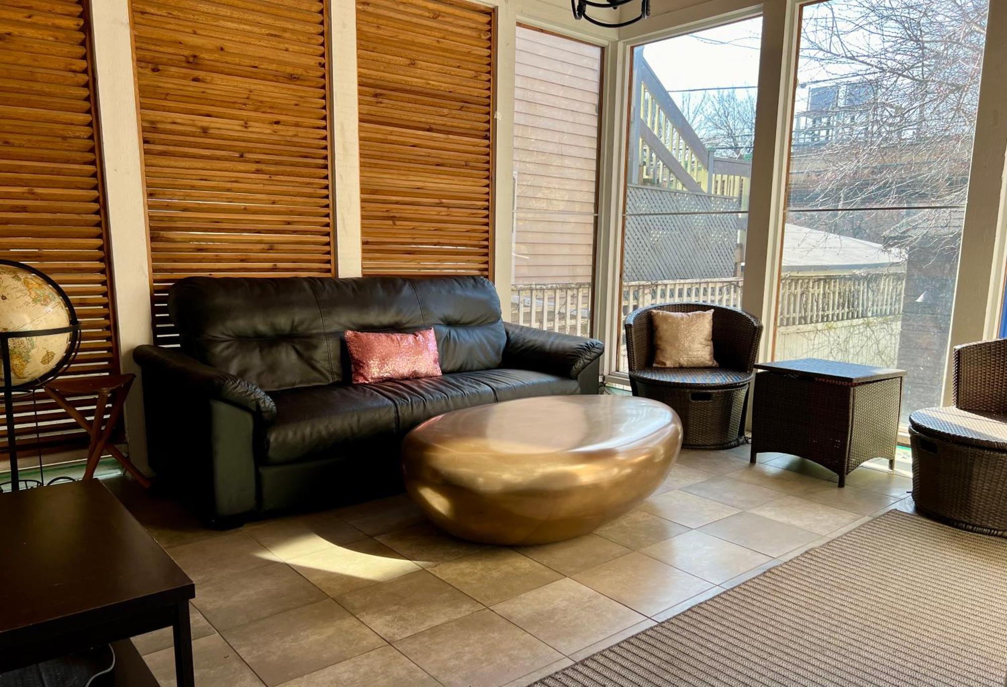 3 Bedroom Spacious Home In Ideal Location W Free Parking Back Yard Pets Welcome Чикаго Экстерьер фото