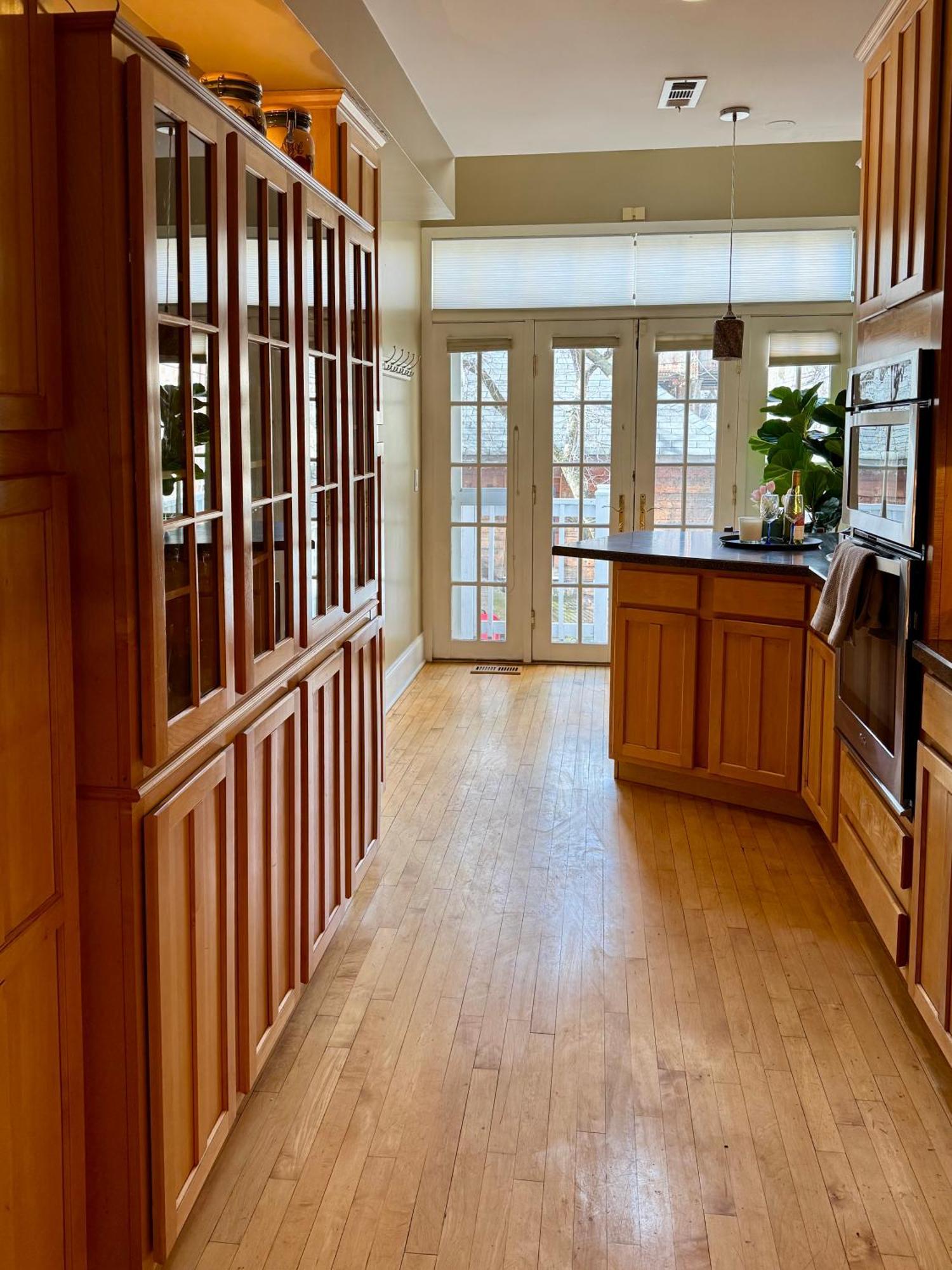 3 Bedroom Spacious Home In Ideal Location W Free Parking Back Yard Pets Welcome Чикаго Экстерьер фото