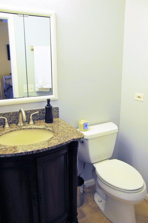3 Bedroom Spacious Home In Ideal Location W Free Parking Back Yard Pets Welcome Чикаго Экстерьер фото